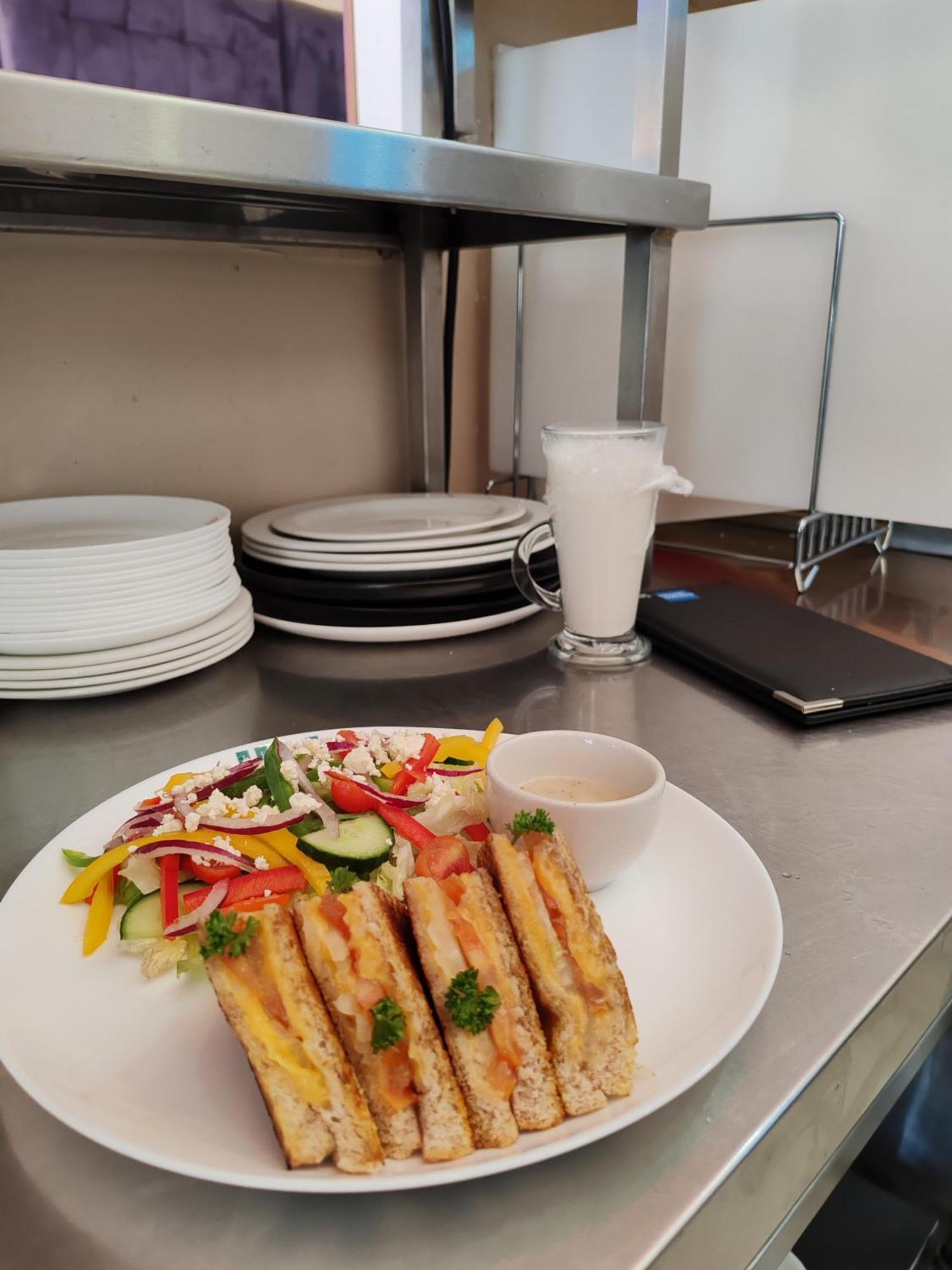 Regal Inn Umhlanga Gateway Durban Bagian luar foto
