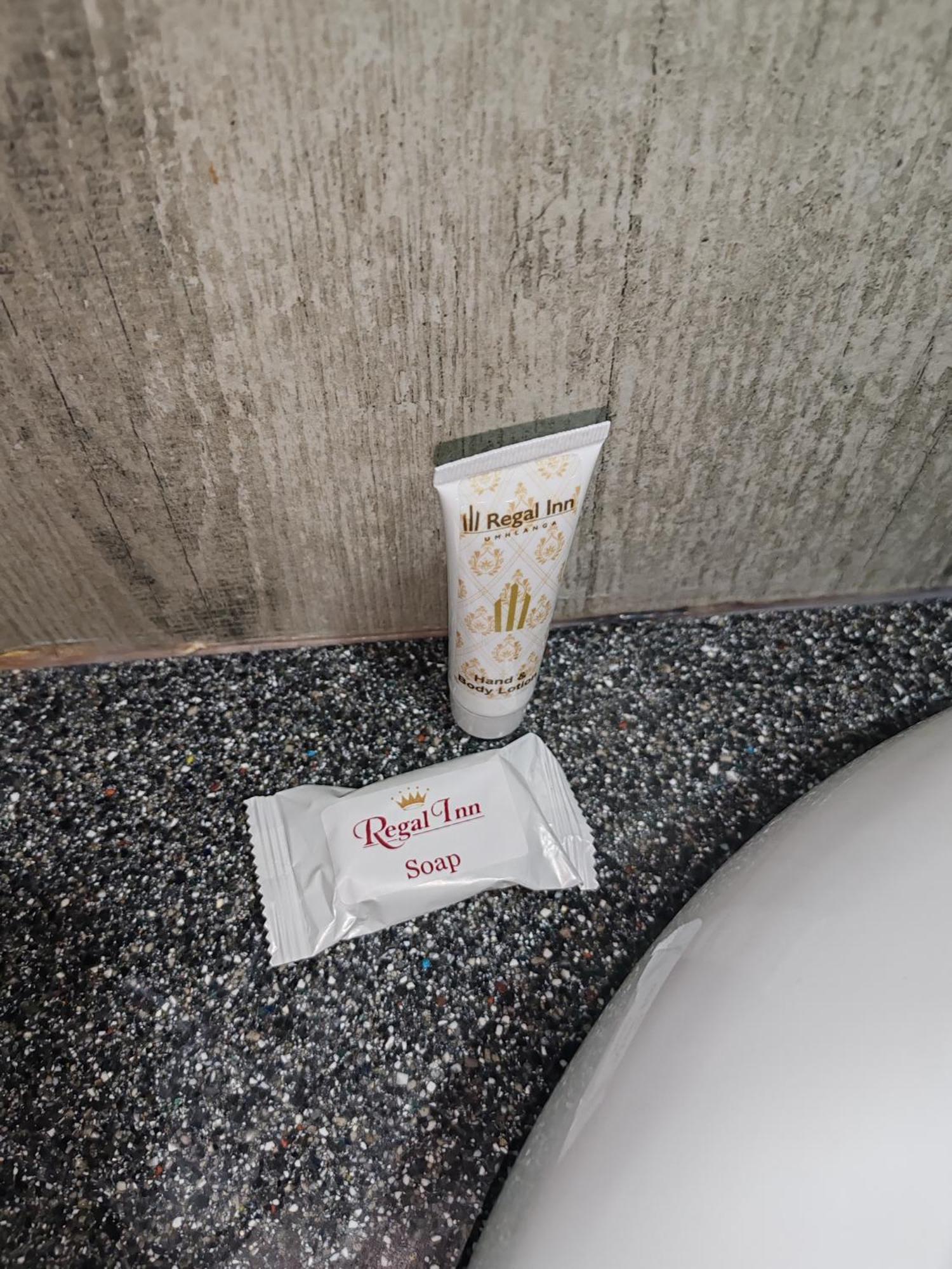 Regal Inn Umhlanga Gateway Durban Bagian luar foto